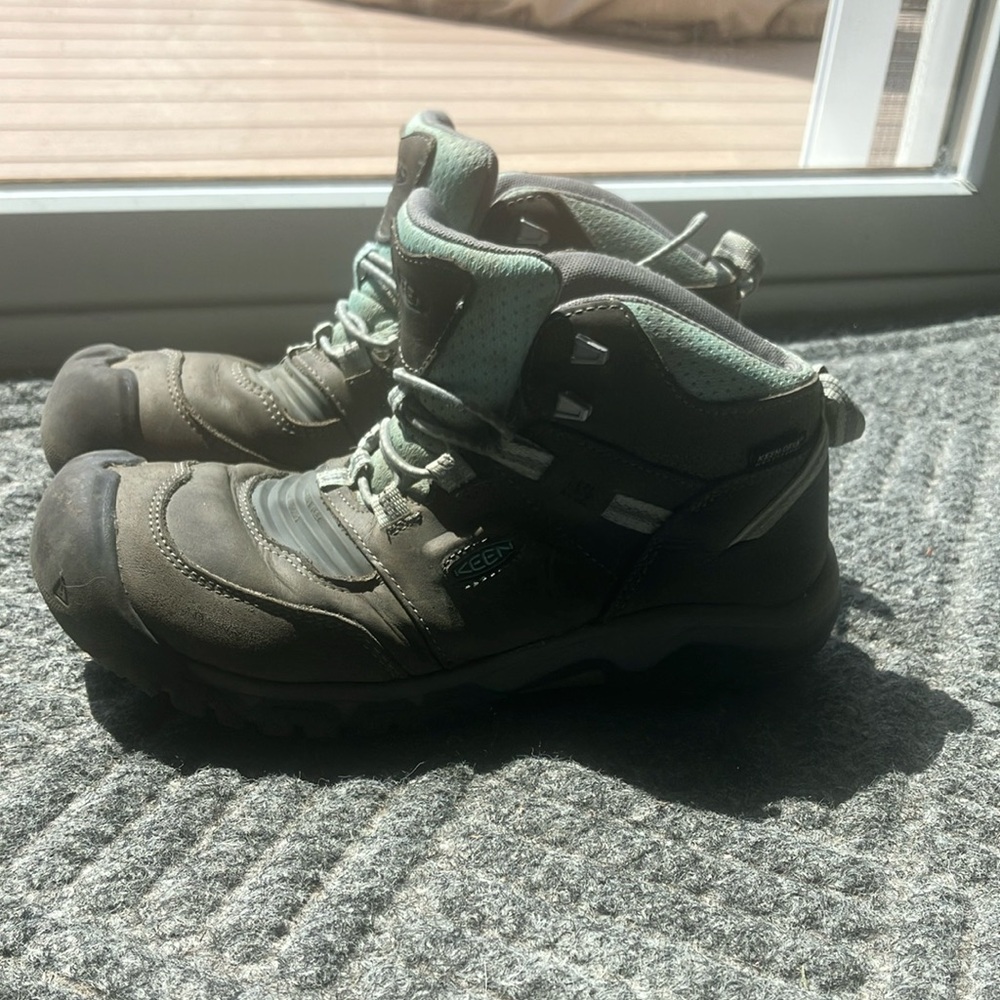Keen Green and Black Durable Hiking Boots